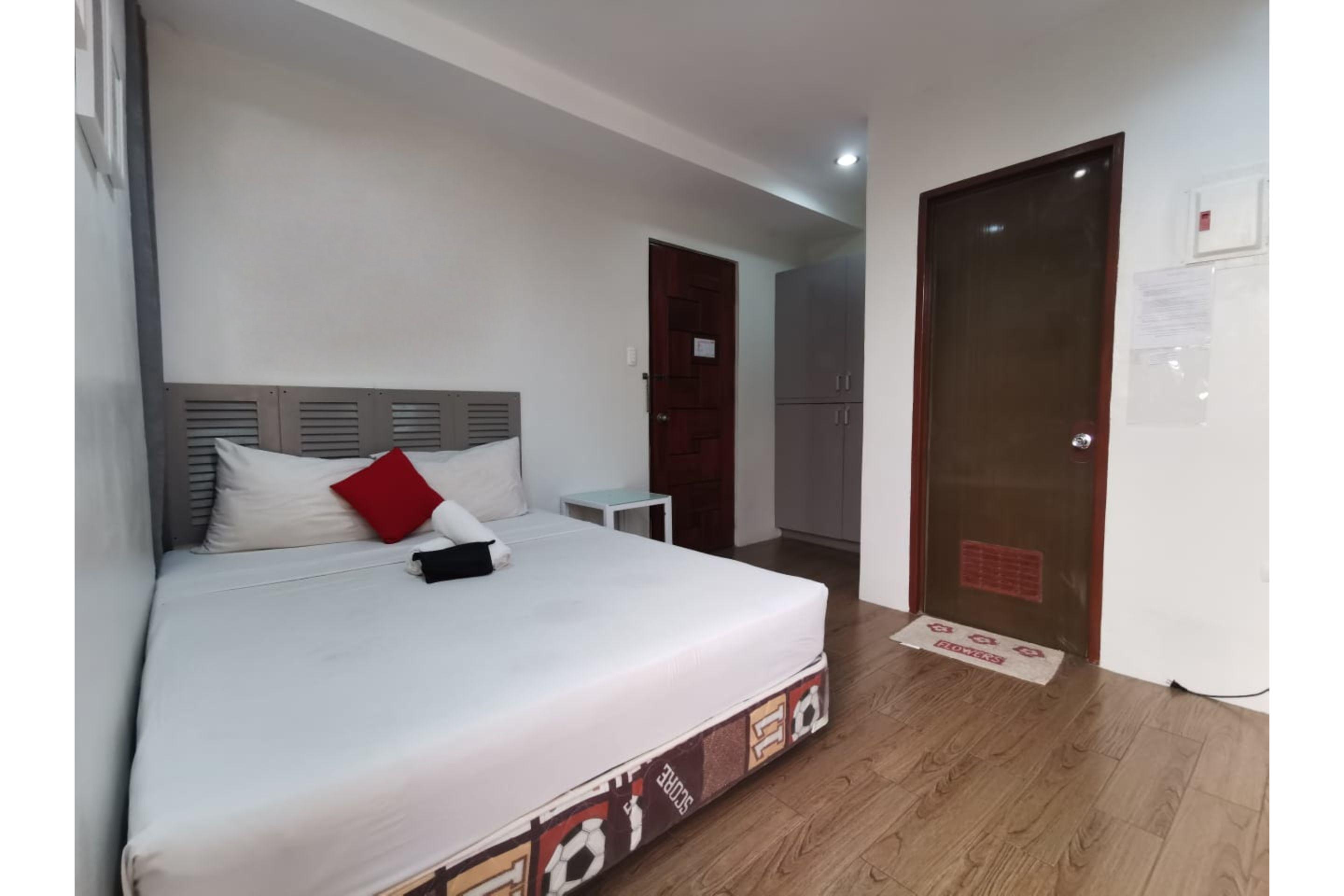 Oyo 443 Maria Cristina Arcade Suites Cebu Екстериор снимка